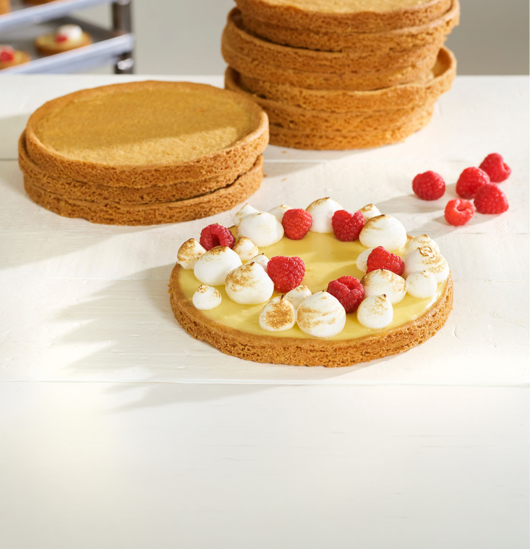 Citroentaart met meringue op een Sablé Breton vanillebodem