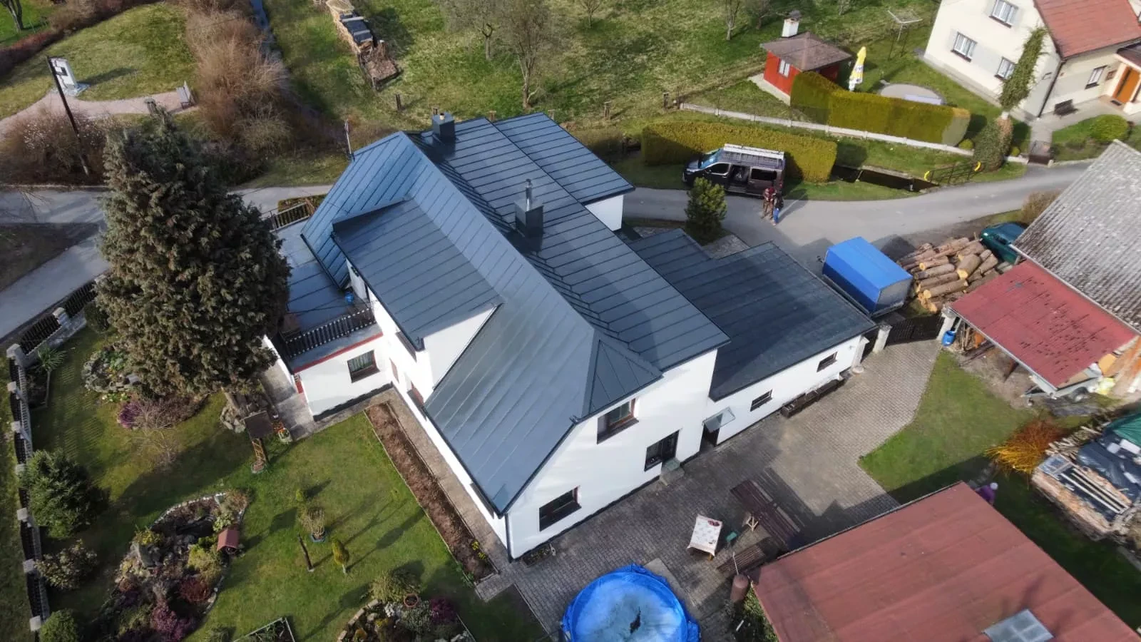Rekonstrukce střechy rodinného domu, falcovaná plechová krytina