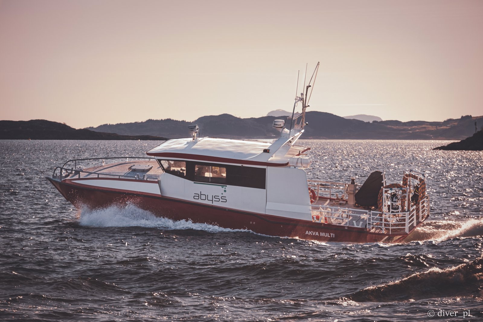 Fosna Multi, dykkerfartøy