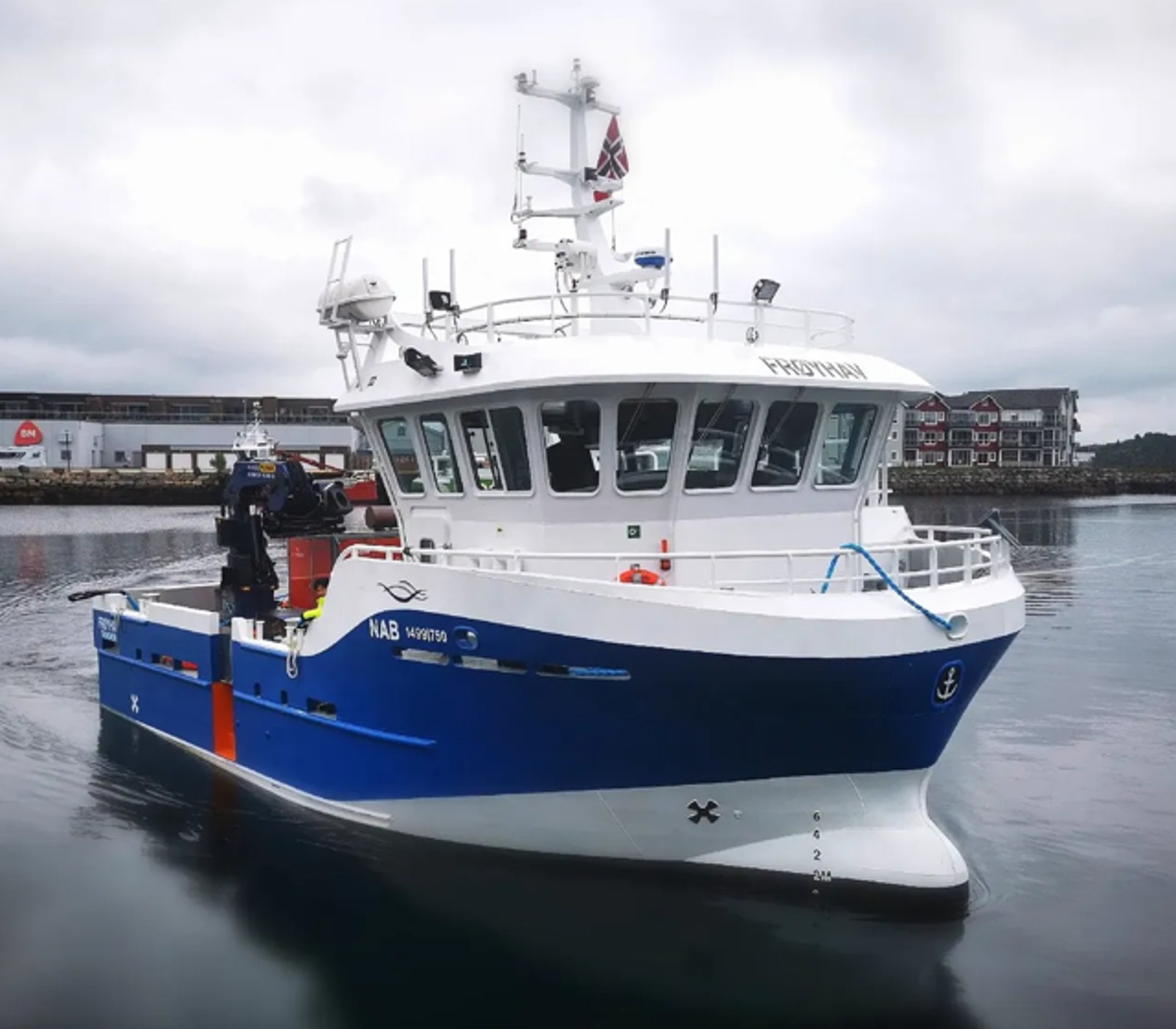 Fosna Midgard, servicefartøy