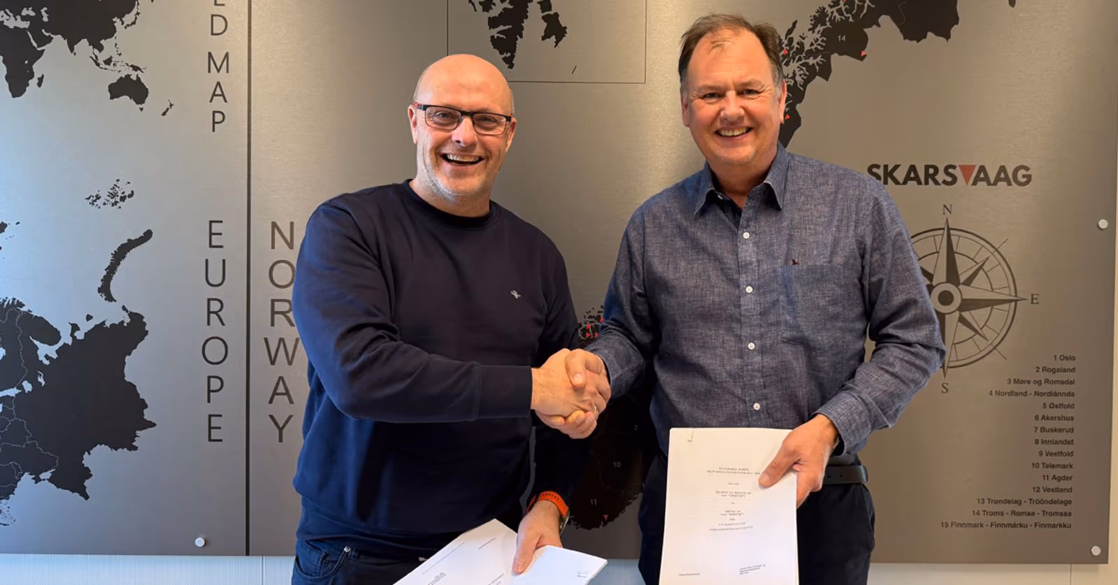 Signering av kontrakt for ny dykkerbåt