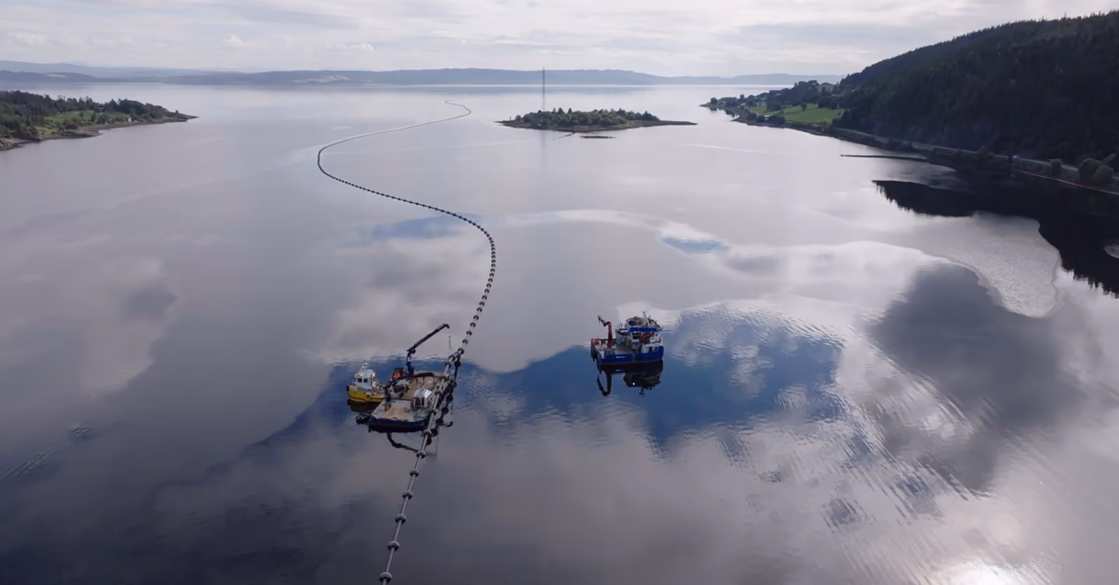 Arbeid med sjøledningen i Trondheimsfjorden