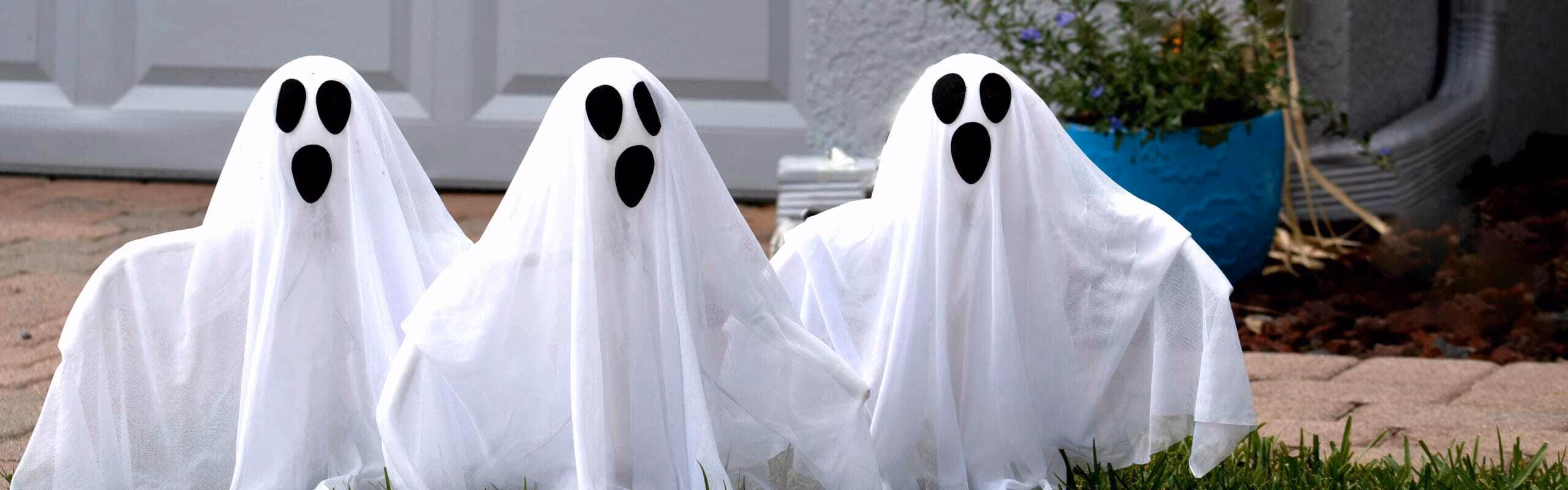 3 small ghost figures