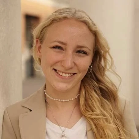 Ronja Augustin von Hypnose Augustin über die kompetente Begleitung in die Selbstständigkeit