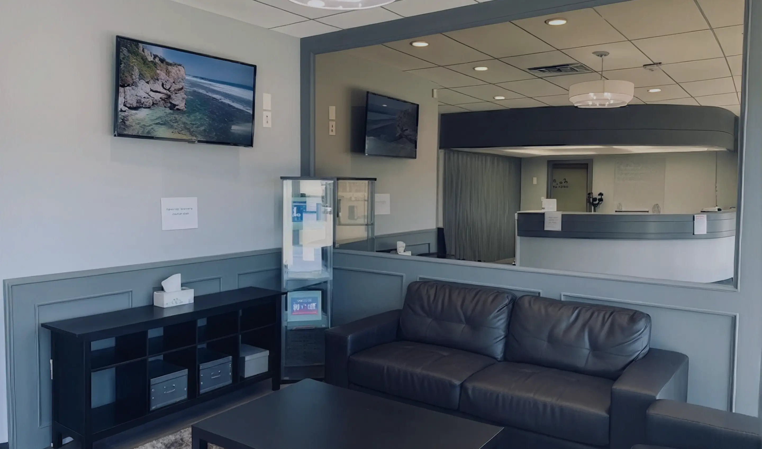 Interior hero banner image of La Perle Dental Center. La Perle Dental Center in Edmonton, AB TST 3T9