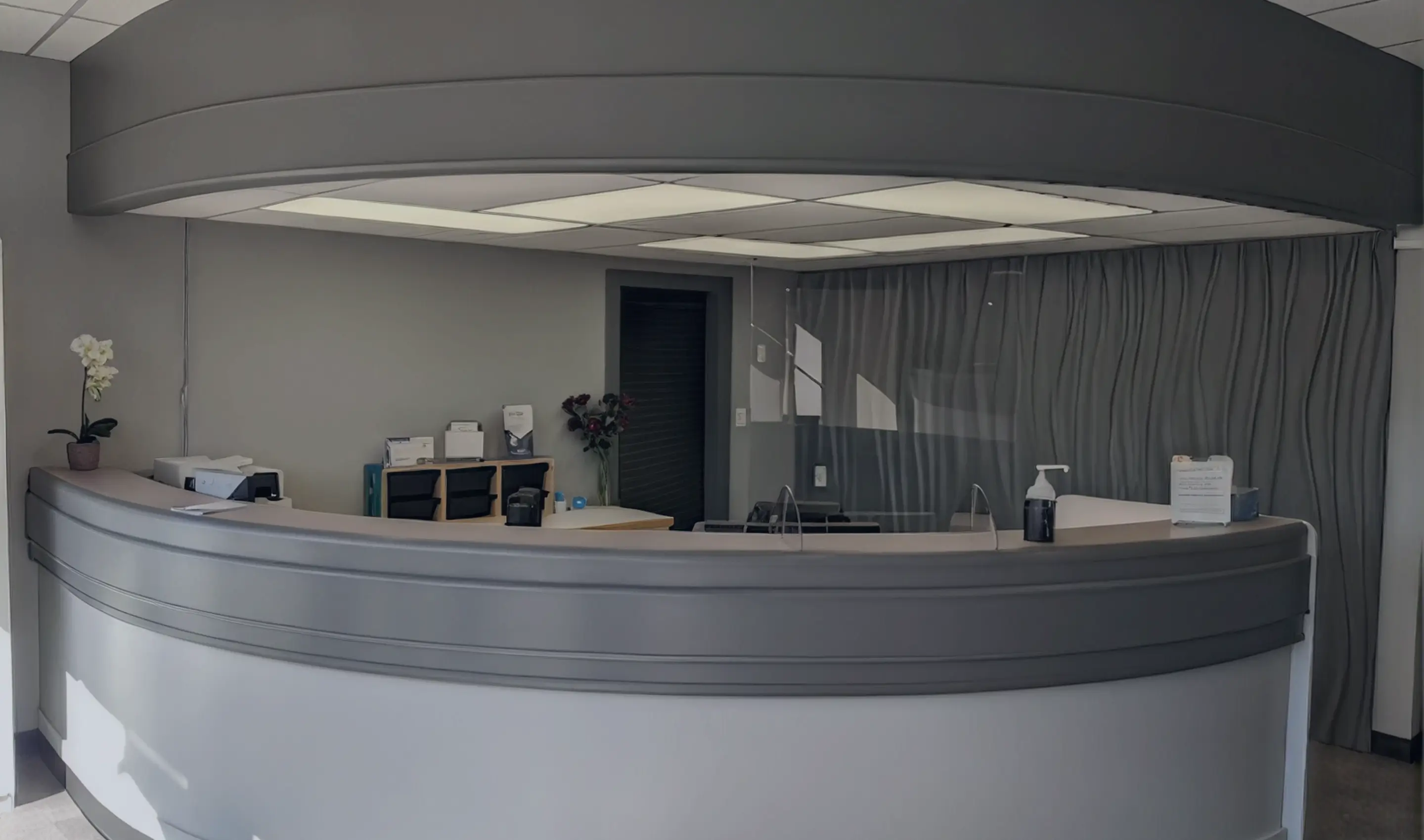 Interior hero banner image of La Perle Dental Center. La Perle Dental Center in Edmonton, AB TST 3T9