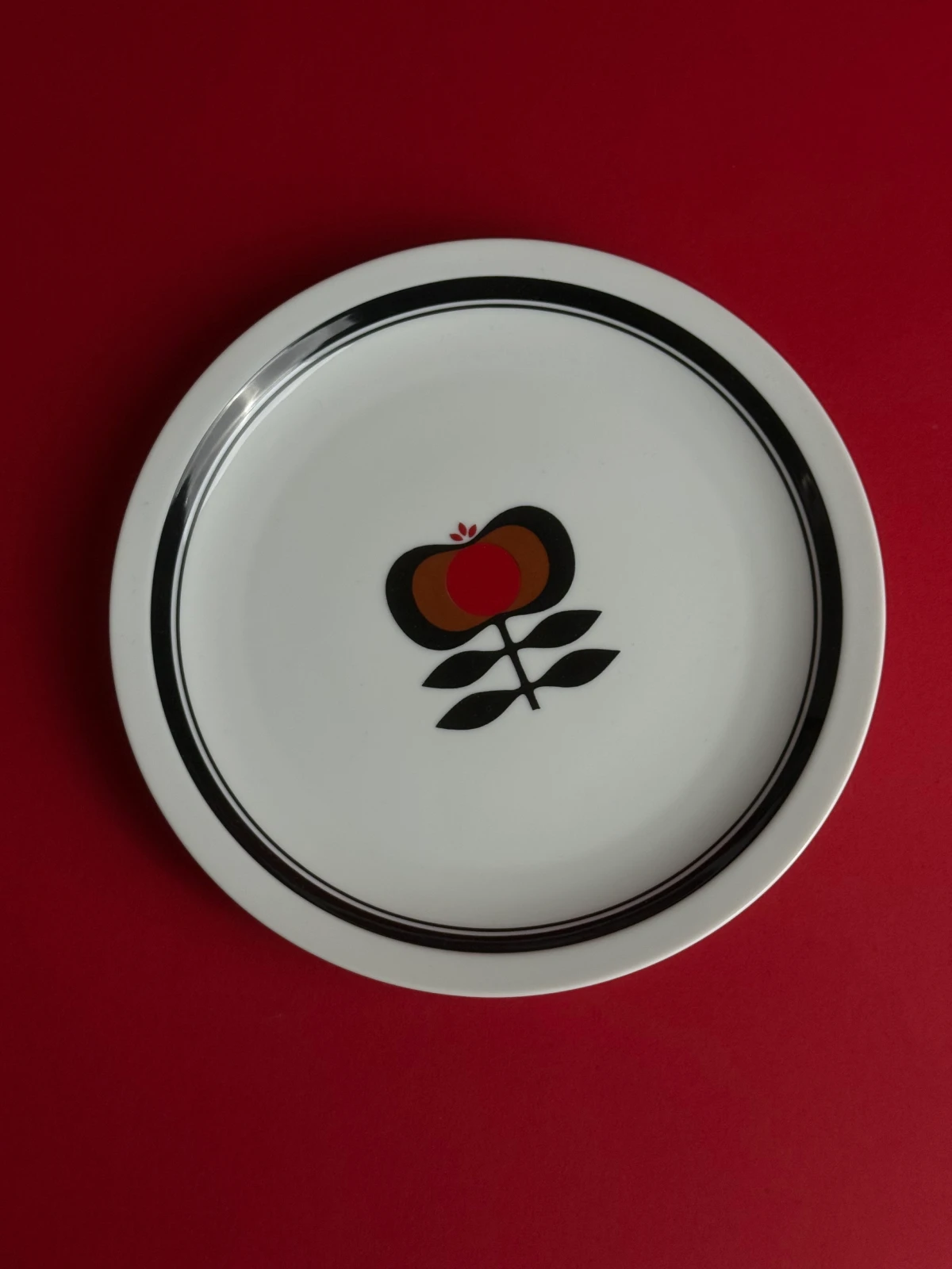 Geometric Apple Plate