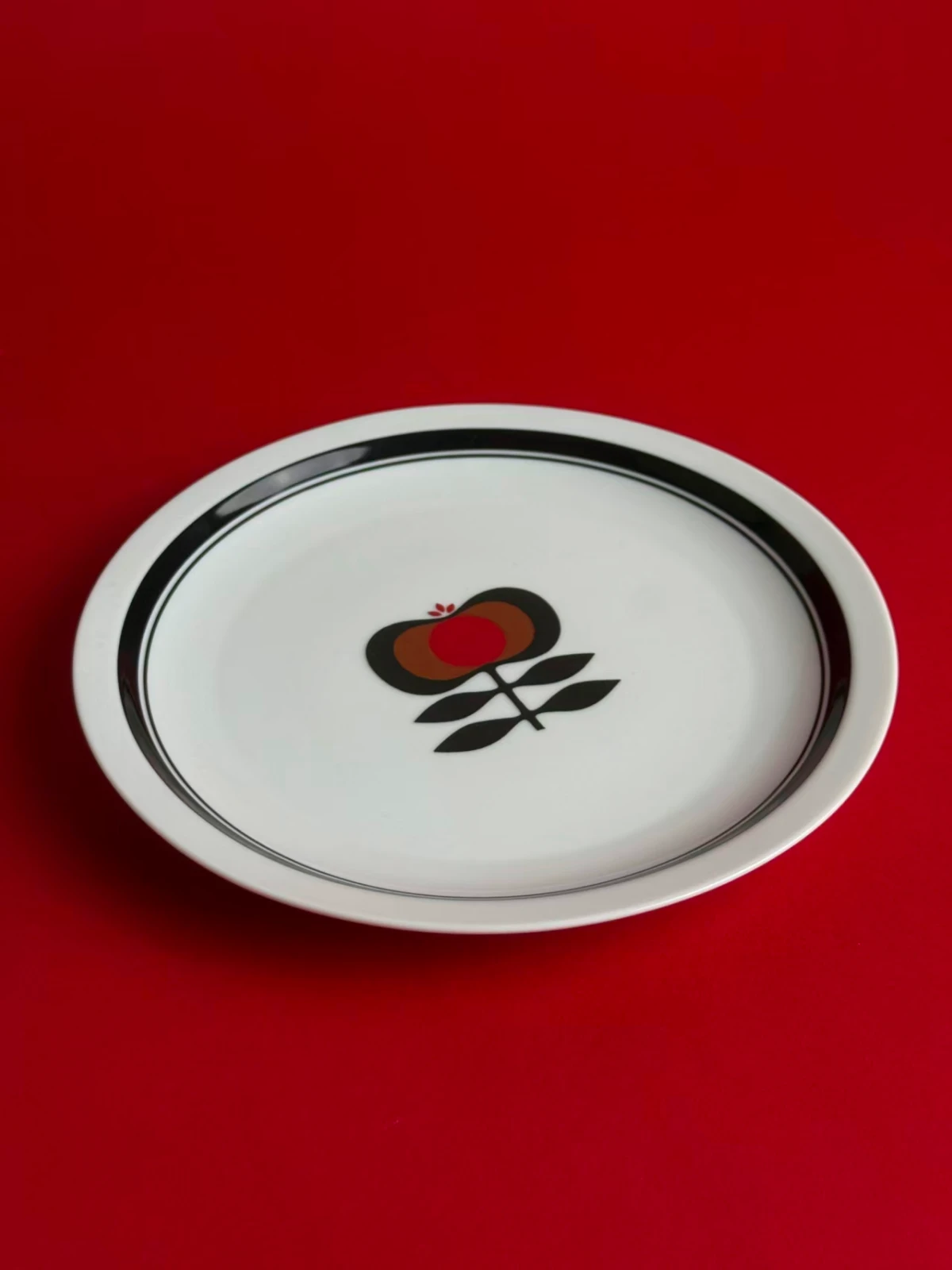 Geometric Apple Plate