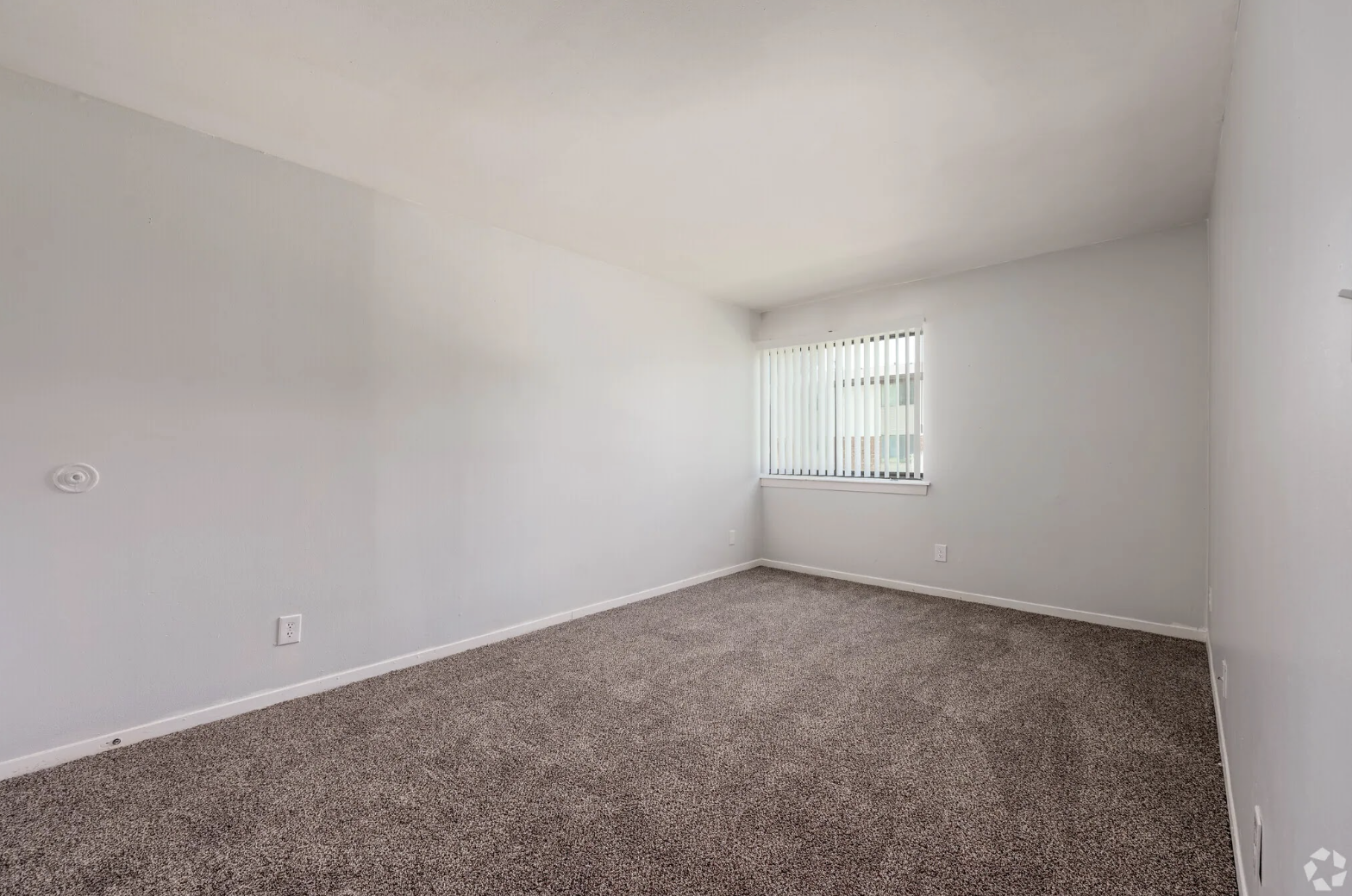Bedroom with carpet