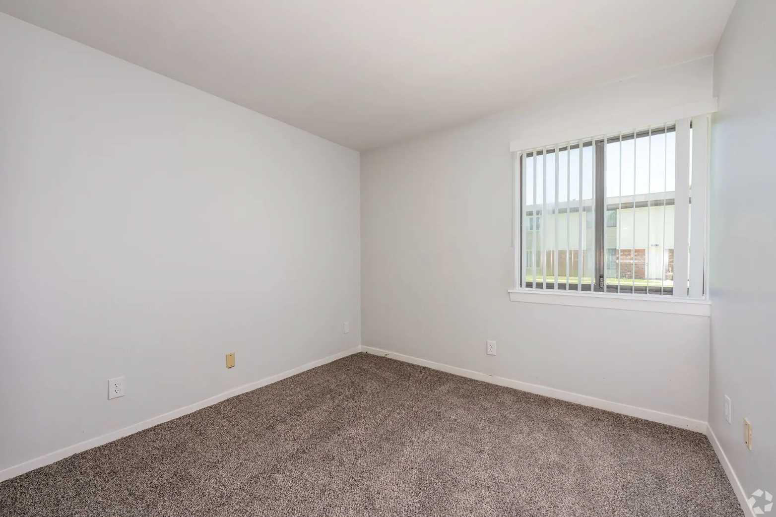 Bedroom with carpet