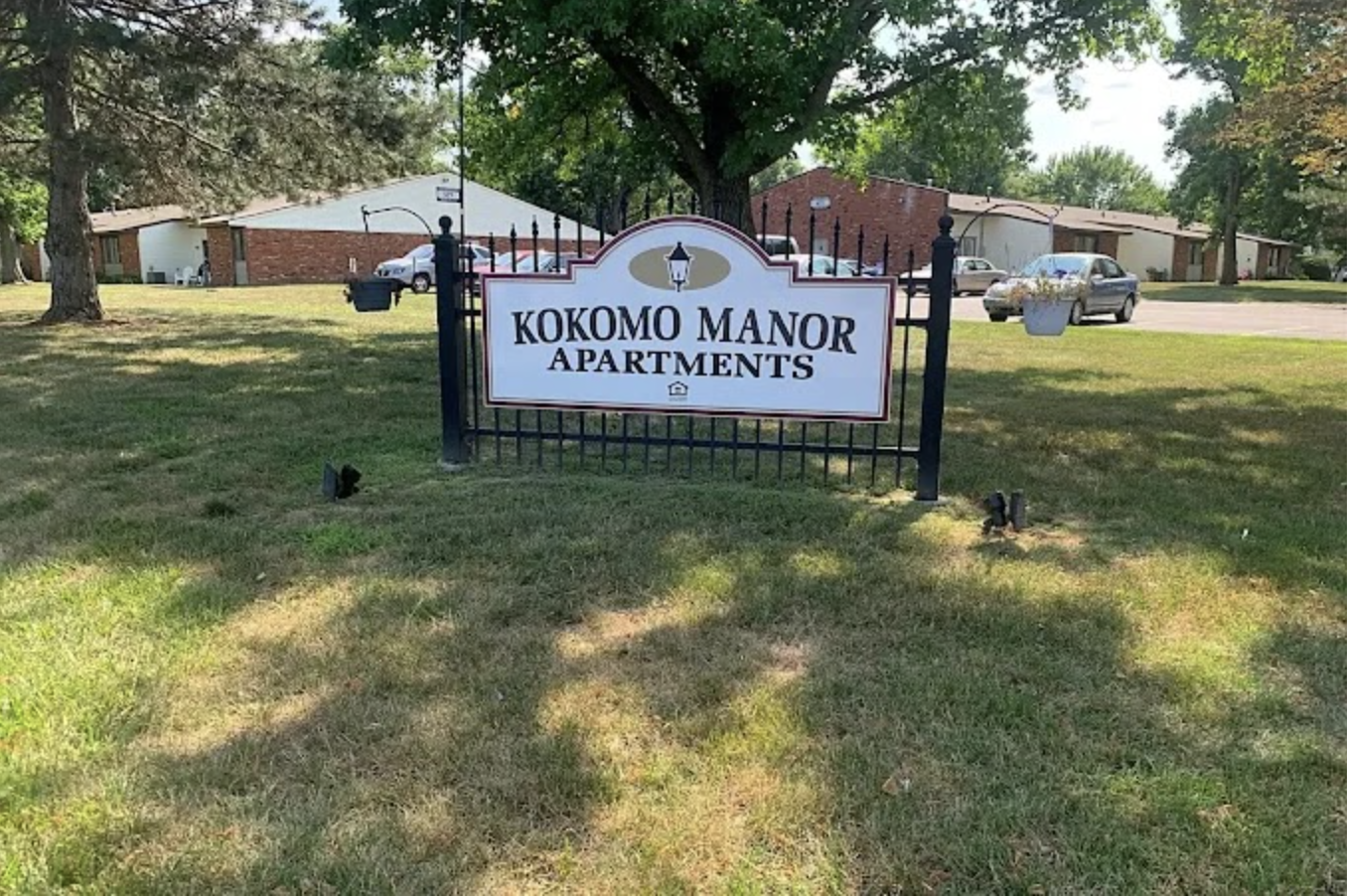 Exterior leasing sign