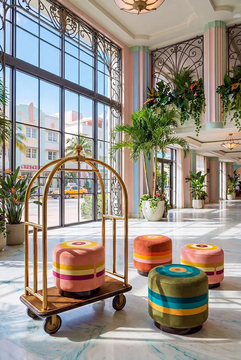Pouf Minotor en voyage, lobby d'hôtel