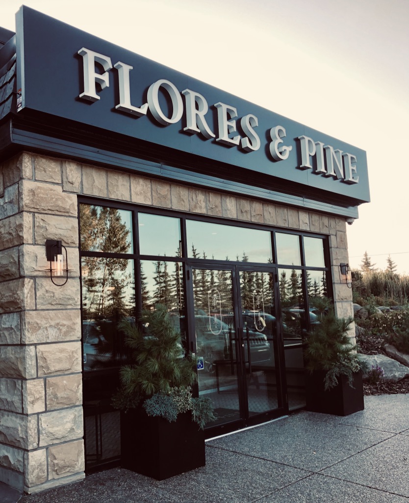 Flores & Pine — photo 2