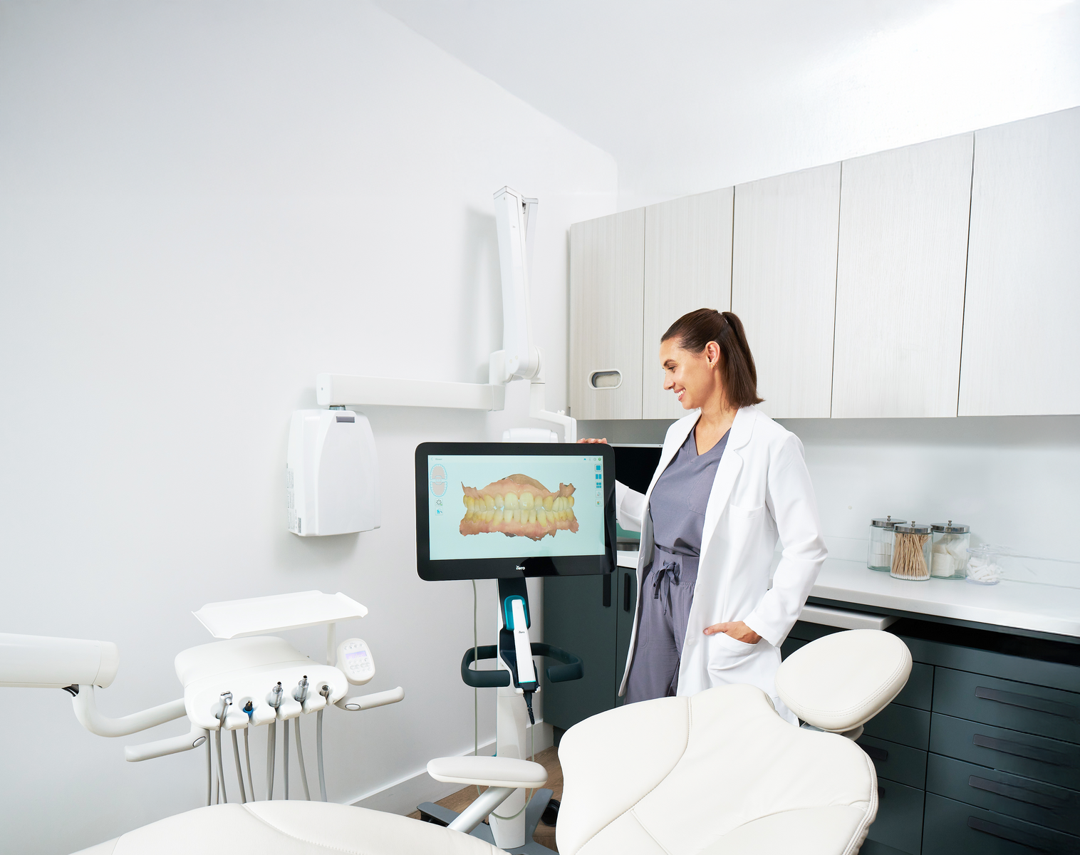 Zaleta leczenia nakładkowego Invisalign