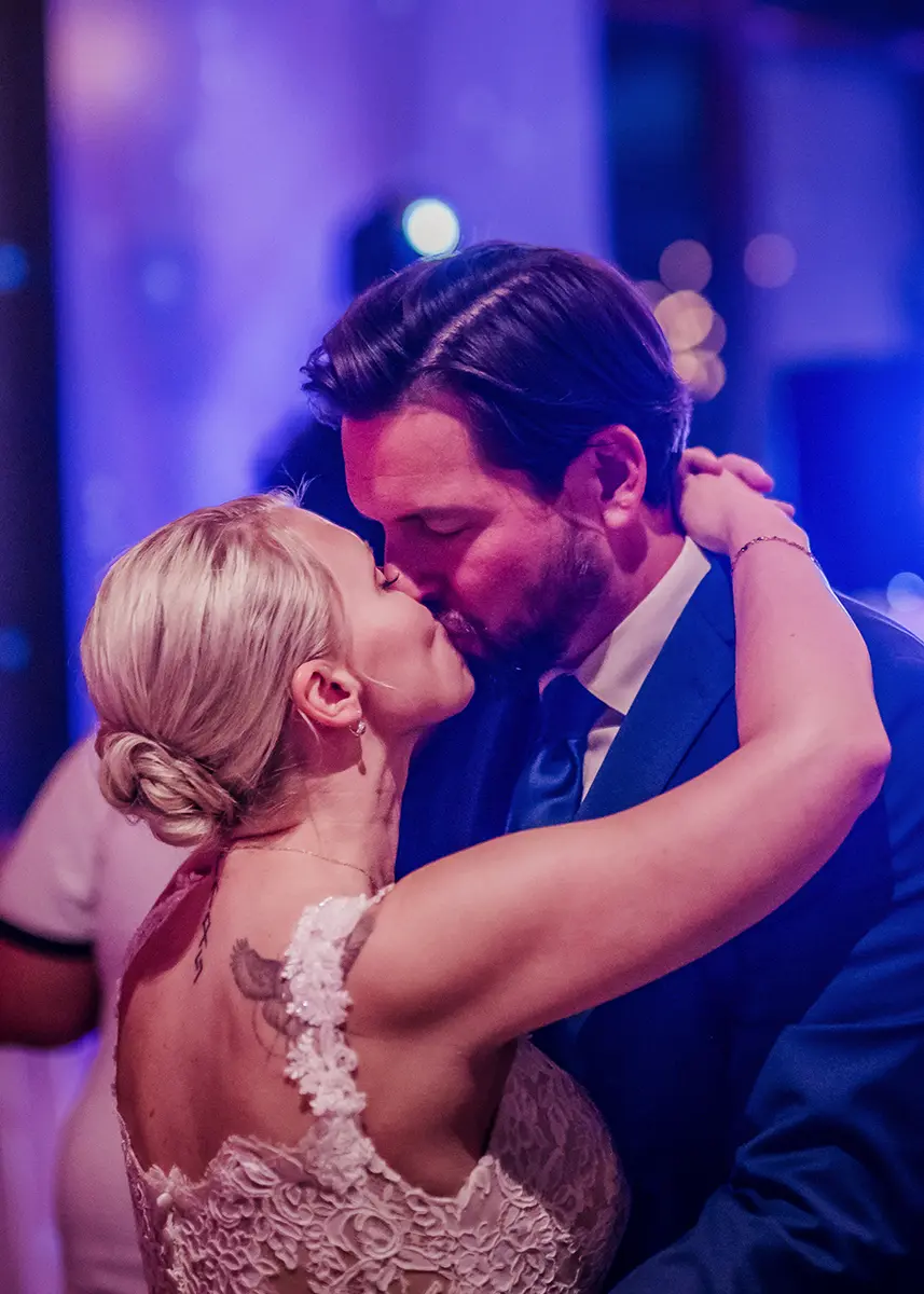 Newlyweds dancing during a Piano Fondue wedding performance