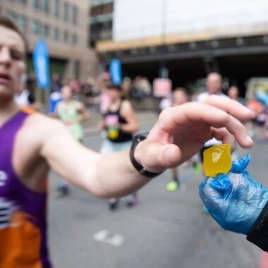 Sachets of hydration made of an edible seaweed-based cellulose were tried out at the 2019 Virgin Money London Marathon to reduce waste generation by eliminating the cups used to deliver water and sports drinks to participants during the race.