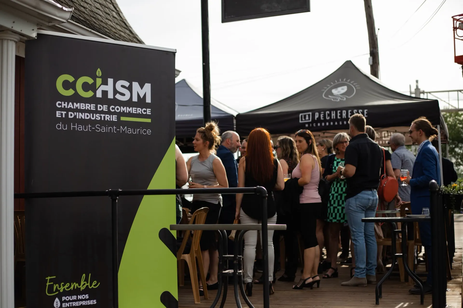 5 à 7 réseautage de la CCIHSM sur une terrasse de La Tuque