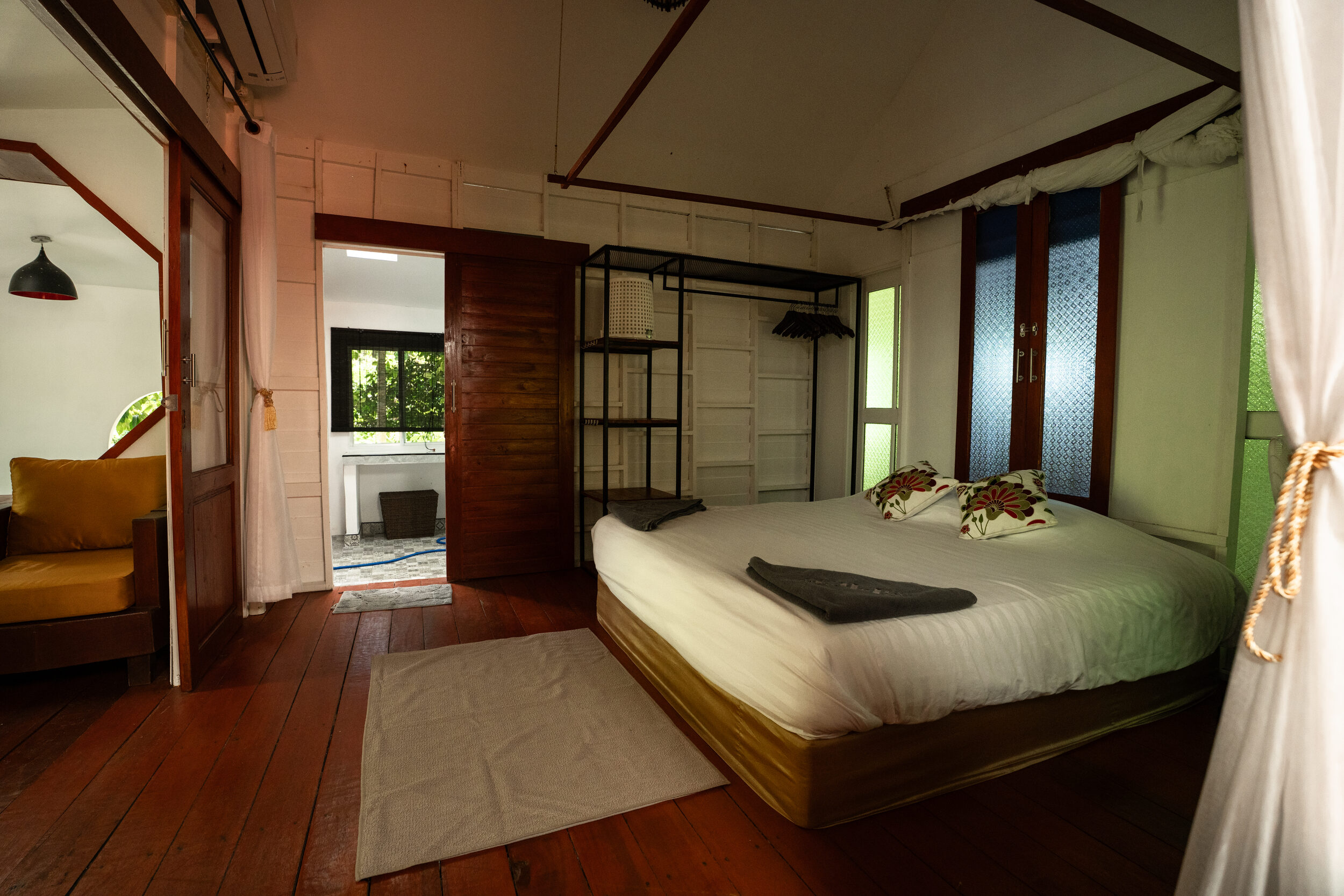 White House and its plunge pool — high season on Haad Tien, Koh Phangan