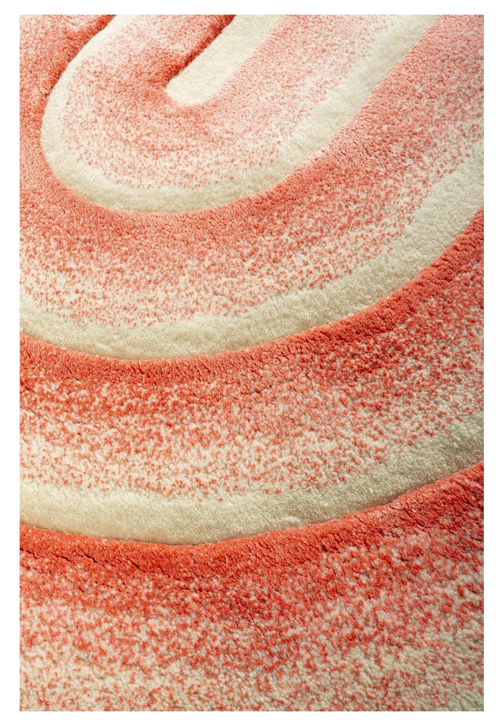 Minotor 2.0 Oblong Onyx, tapis de Christian Signorel, crème et corail