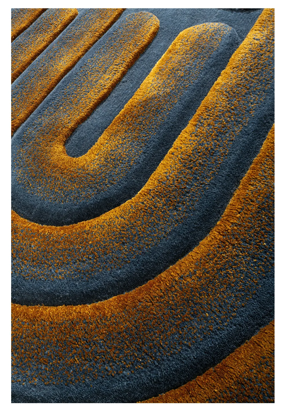 Minotor 2.0 Oblong Azurite, tapis de Christian Signorel, laine et Tencel