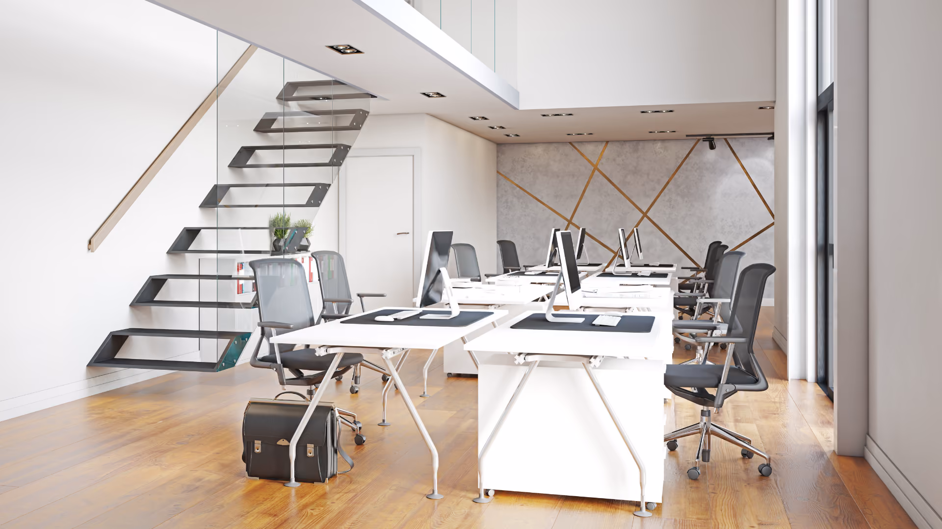 Ein kleines Büro mit einer Schreibtischinsel 