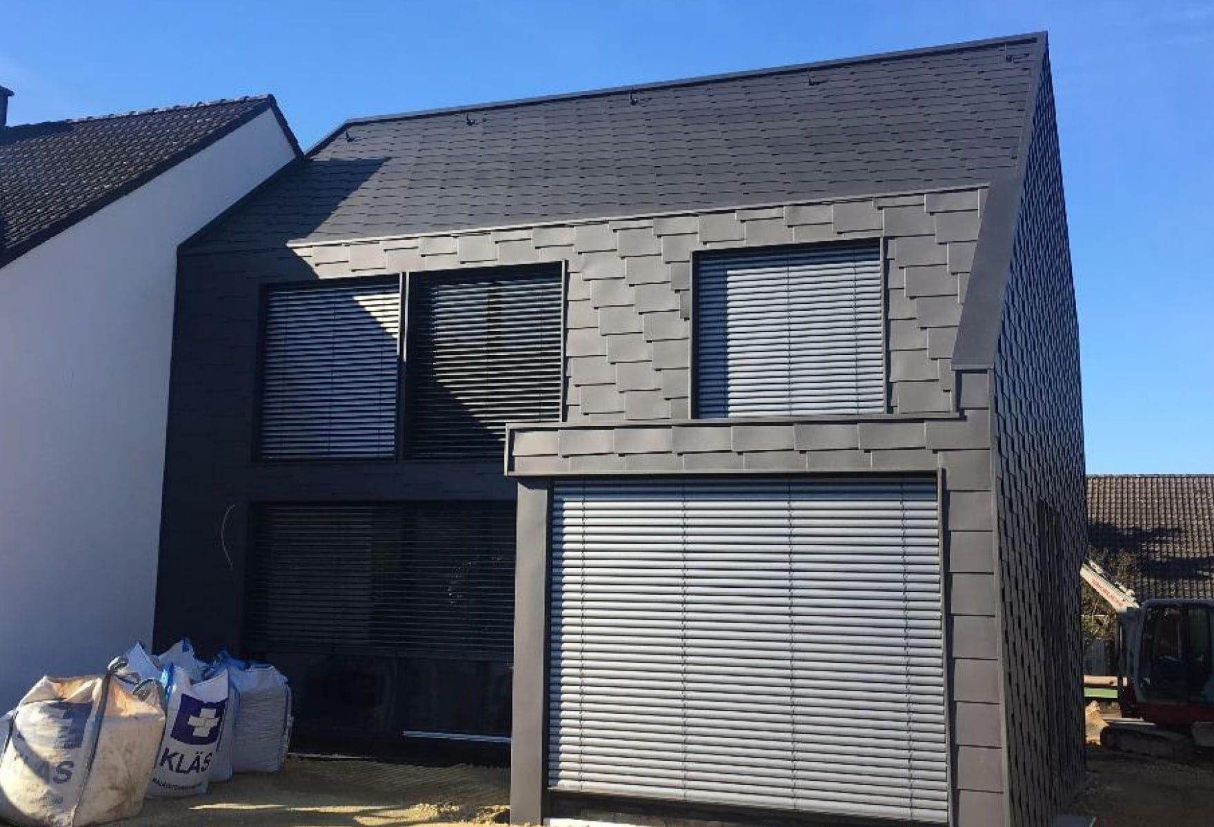 Neue Fassade aus Aluminium-Schindel