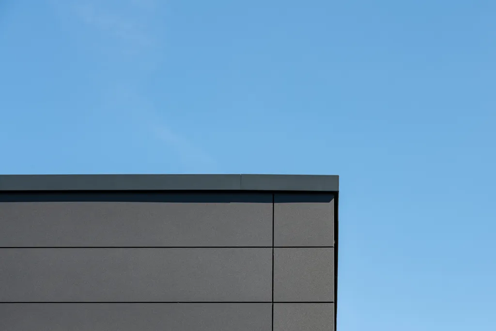 Aluminiumfassade dachrand detail
