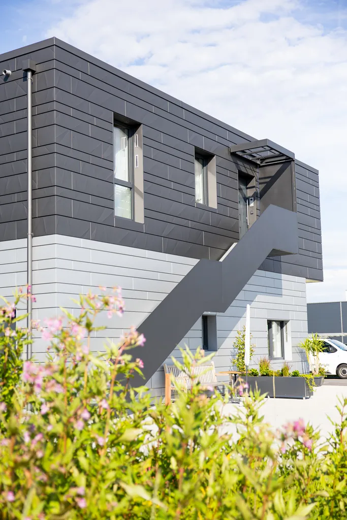 Aluminiumfassade wohnhaus seitenansicht