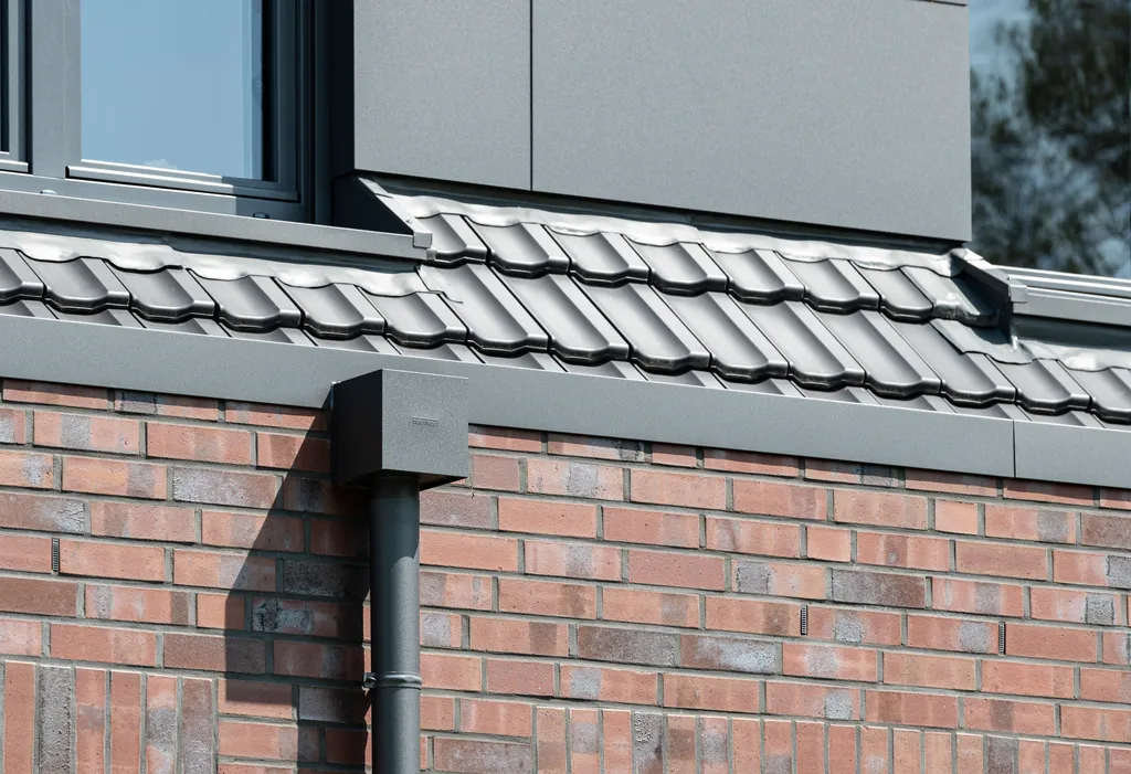 Dachanschluss mit aluminiumprofil detail