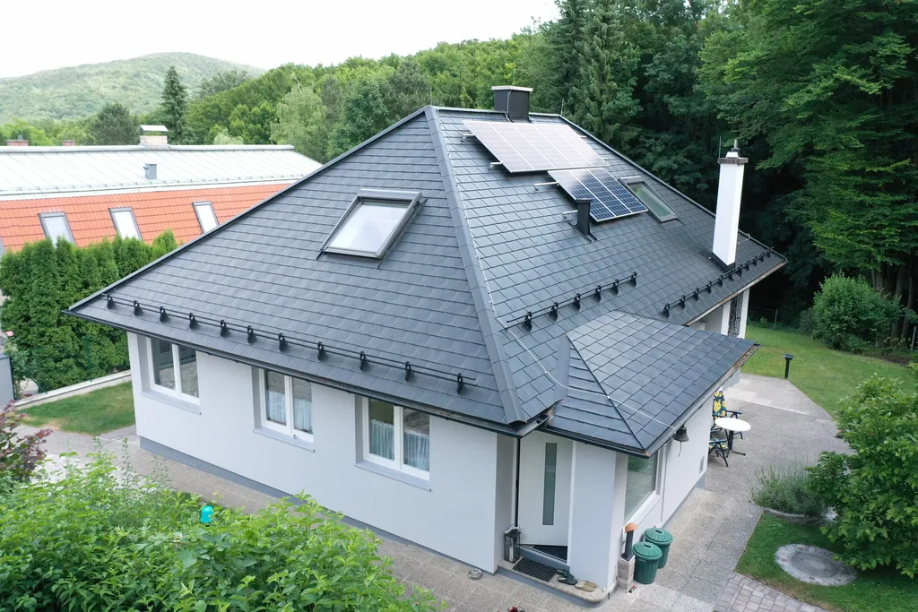 Einfamilienhaus mit aluminiumschindeldach