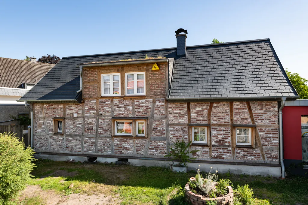 Fachwerkhaus mit aluminiumschindeldach