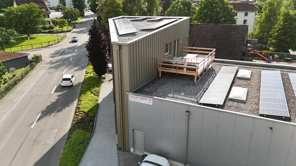 Gewerbegebaeude aluminiumfassade rueckansicht