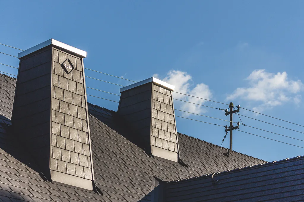 Schornsteinverkleidung mit aluminiumschindeln