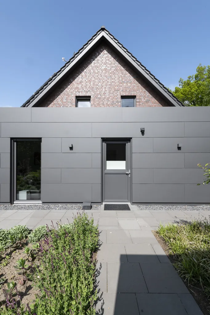 Wohnhausanbau mit aluminium verbundplatten