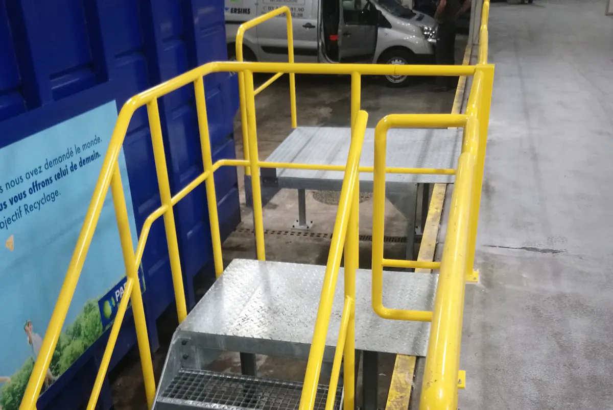 Passerelle métallique en acier fabriquée par ERSIMS