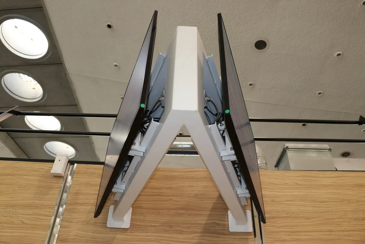 Supports d'écrans en acier pour espace recevant du public