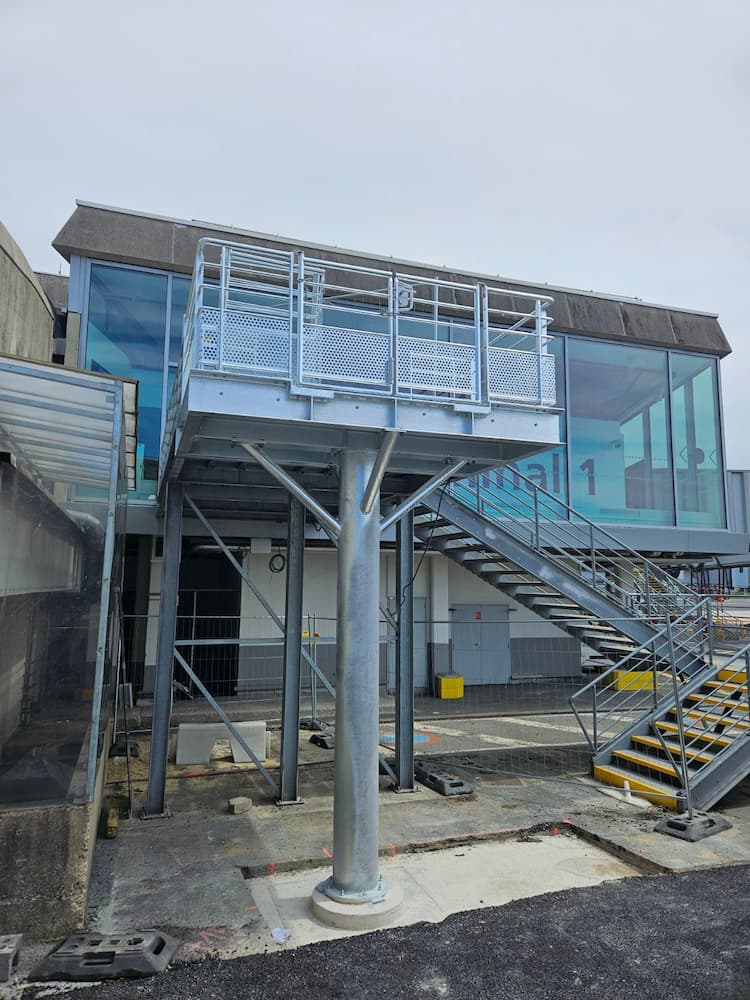 Plateforme de débarquement PMR en acier galvanisé, Roissy CDG