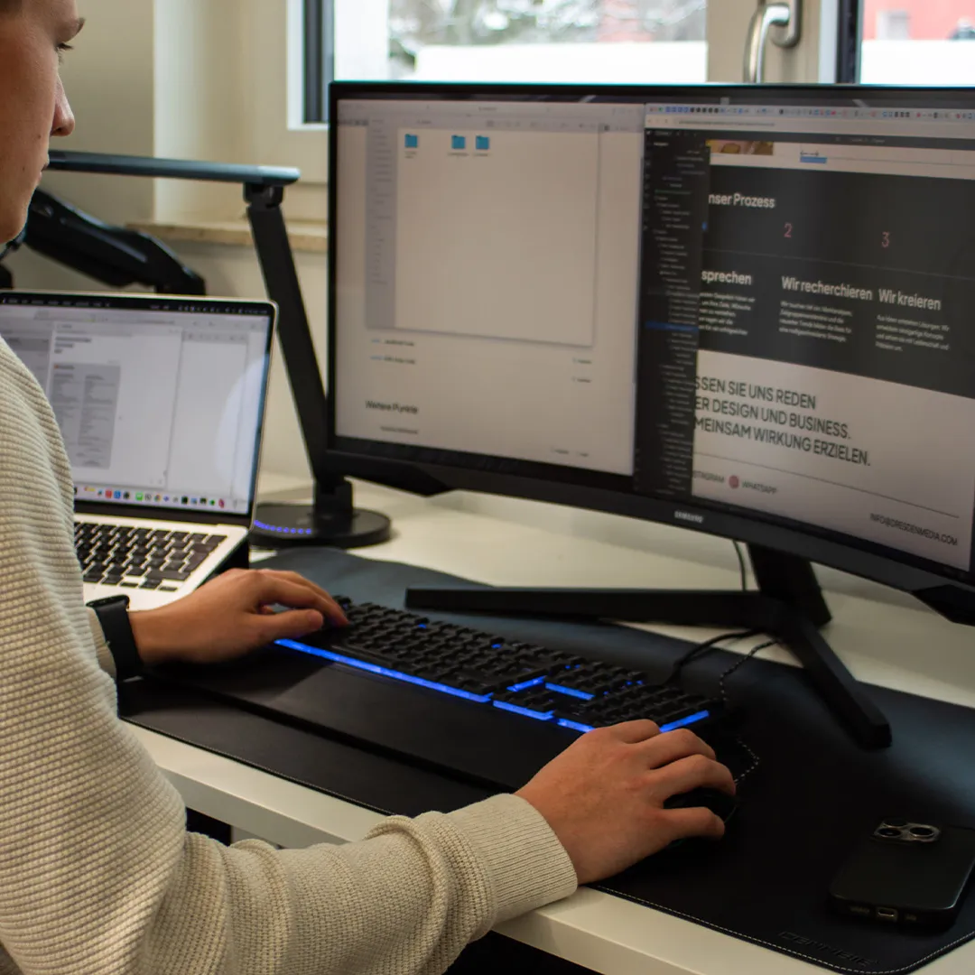 Webdesigner am Arbeiten