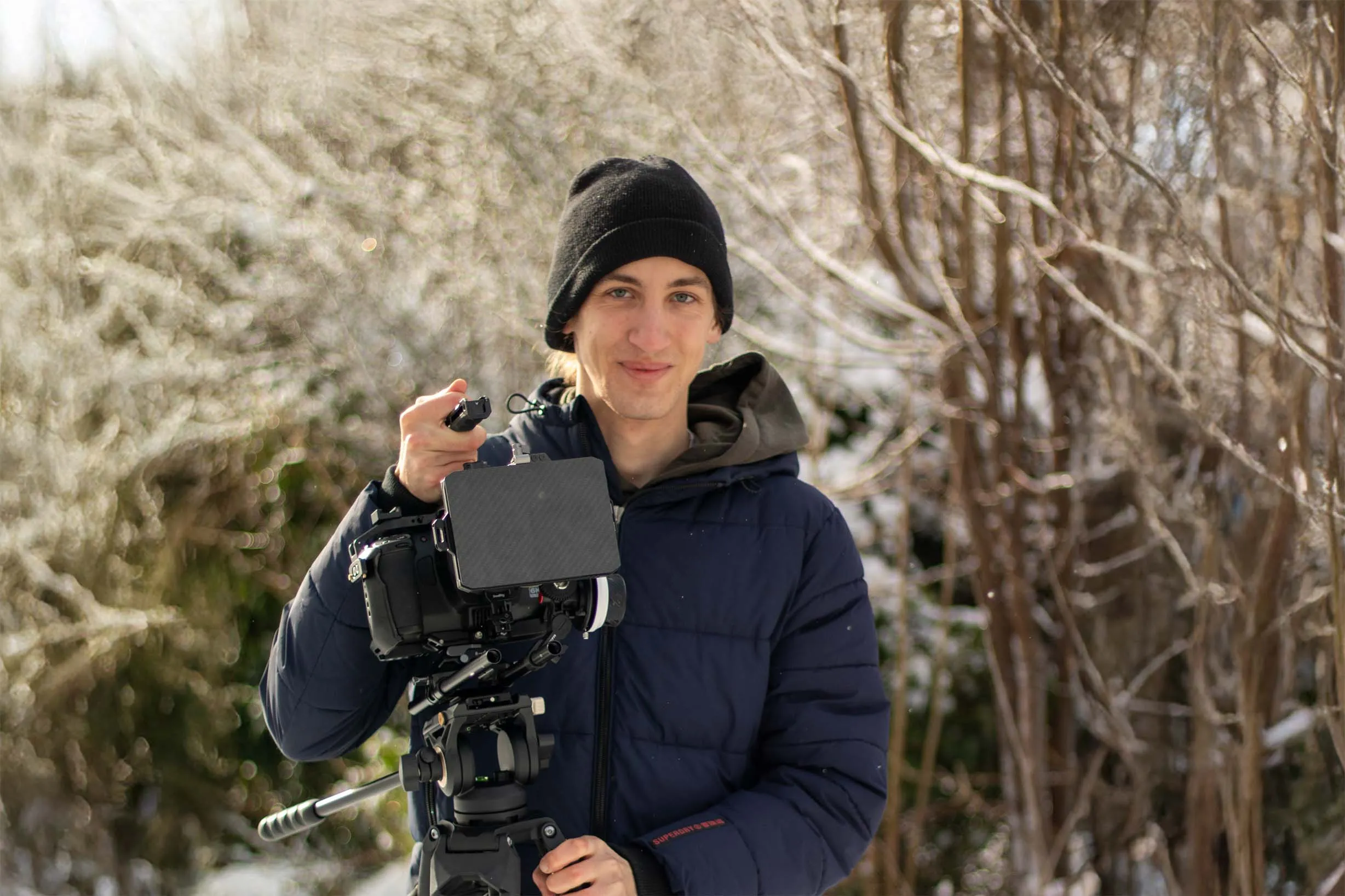 Johannes Mamat während der Arbeit bei Dresden Media.