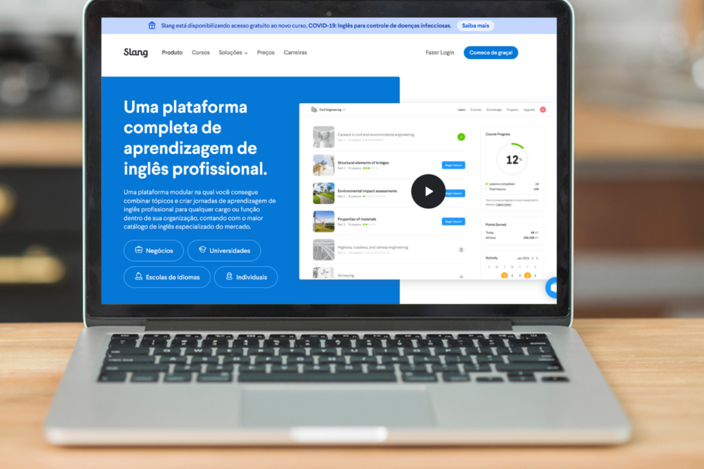 Laptop mostra o site da Slang.