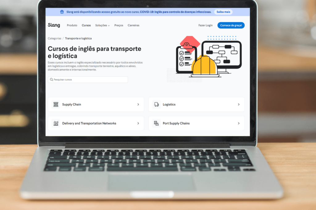 Laptop mostra a página do curso de Transporte e Logística na plataforma da Slang.