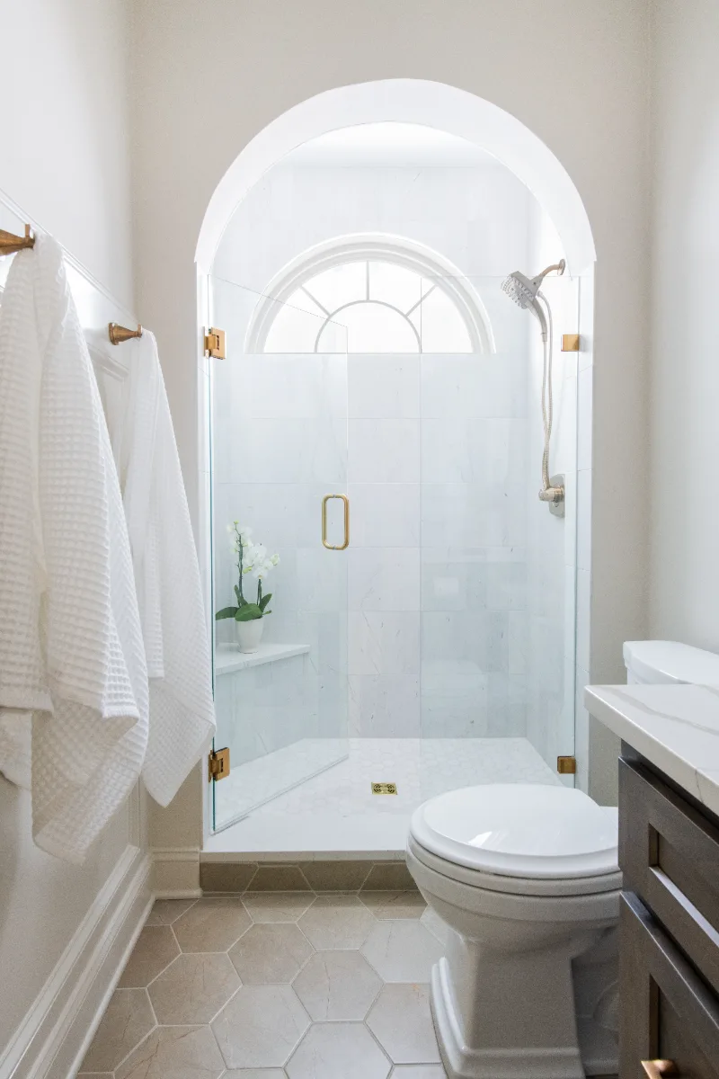 Guest Bath remodel in Willowsprings, TN. Sebring Design Build transformed this Willowsprings guest bath in Franklin, Tennessee from a basic, outdated space into a bright and polished room that makes a lasting impression.