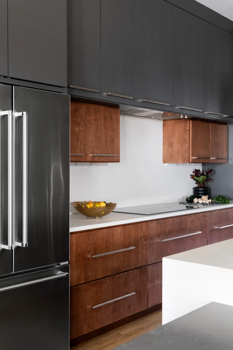 Kitchen remodel in Franklin, TN. Sebring Design Build transformed this Westhaven kitchen in Franklin, Tennessee with Alder Nutmeg Notable Series cabinetry and Forged Steel paint-grade accent cabinetry.