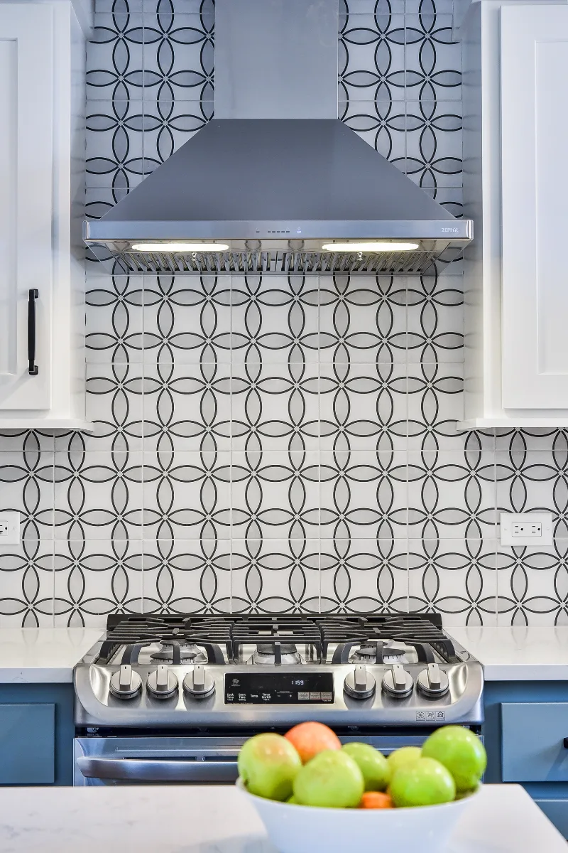 Kitchen remodel in Franklin, TN. Sebring Design Build transformed this Franklin, Tennessee kitchen with CWP Craftsman Recessed Square cabinetry in Puget Sound bases and island and Soft White uppers.
