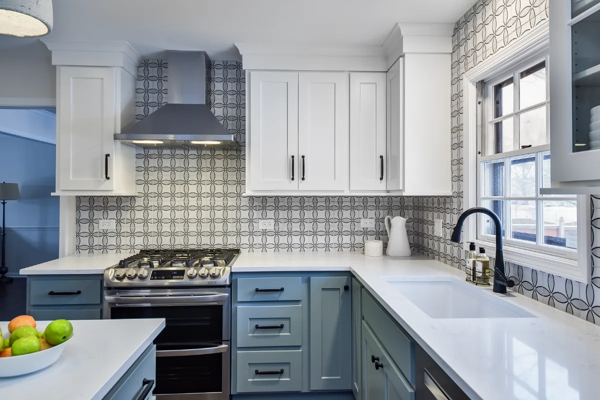Kitchen remodel in Franklin, TN. Sebring Design Build transformed this Franklin, Tennessee kitchen with CWP Craftsman Recessed Square cabinetry in Puget Sound bases and island and Soft White uppers.