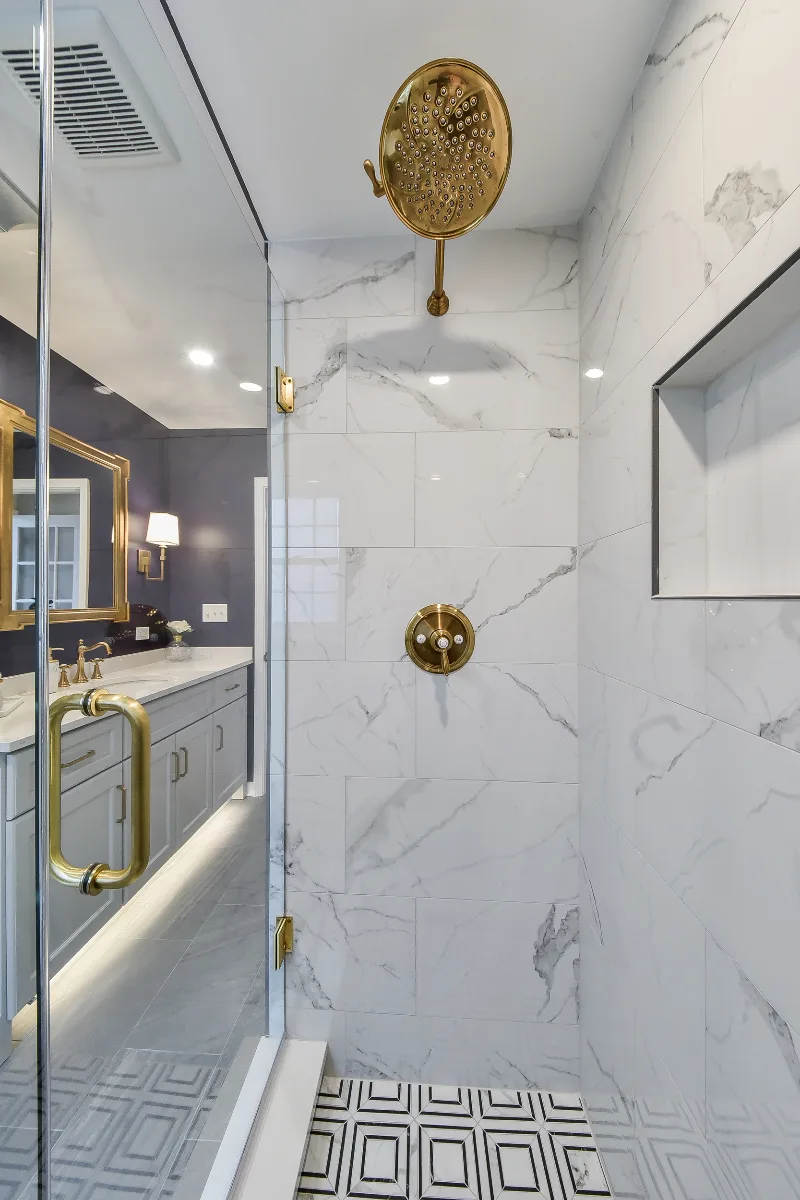 Guest Bath remodel in Brentwood, TN. Sebring Design Build transformed this Brentwood, Tennessee guest bath with CWP Havana Square Recessed Pearl cabinetry, Hanstone Yorkville polished quartz.