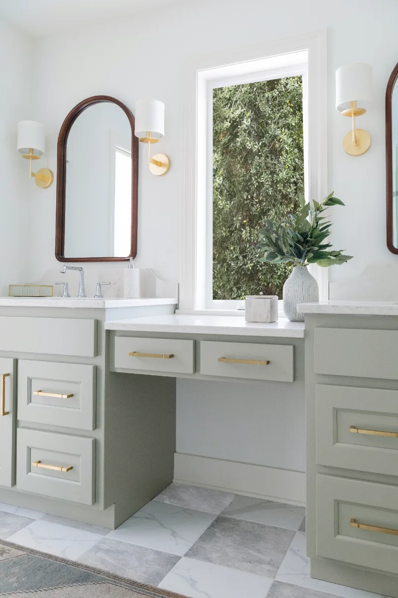 A modern-soft-luxurious primary bath in Leiper's Fork, TN 37069. CWP Mourning Dove Standard Overlay cabinetry, Metro Quartz Mystique scalloped countertops, Delta Chrome fixtures, and Carrera White 13x13 porcelain floor tile by Sebring Design Build.
