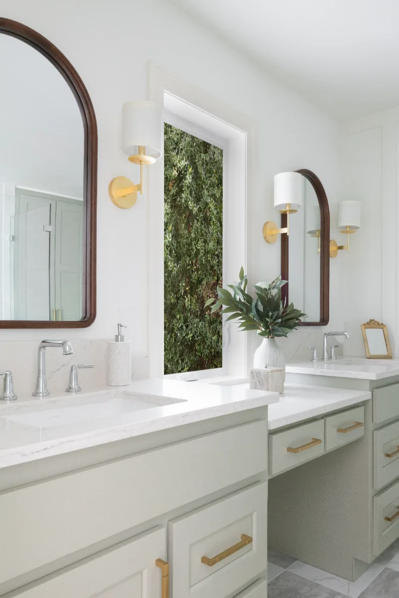 A modern-soft-luxurious primary bath in Leiper's Fork, TN 37069. CWP Mourning Dove Standard Overlay cabinetry, Metro Quartz Mystique scalloped countertops, Delta Chrome fixtures, and Carrera White 13x13 porcelain floor tile by Sebring Design Build.
