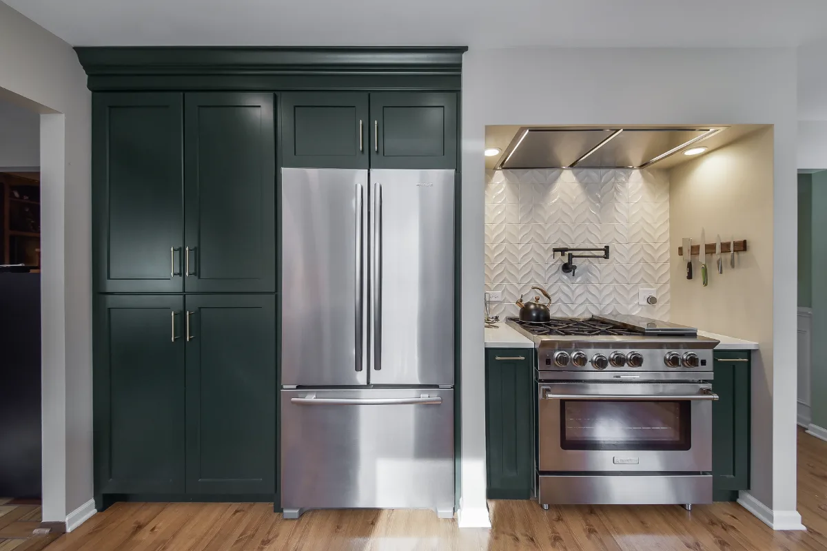 A bold-green kitchen in Franklin, TN. CWP Soft White and Black Forest Craftsman Square Recessed cabinetry, Orion Calacatta Aria quartz, Moen Sleek Matte Black, Amerock Destine Champagne Bronze, and Sonoma Stellar Dahlia backsplash by Sebring Design.