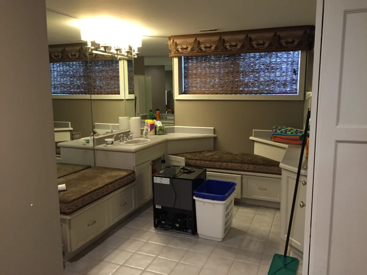 A functional-modern basement guest bath in Franklin, TN. Maple Standard Slab cabinetry, Hanstone Chia quartz, Elkay Revere sink, and Moen Voss Chrome fixtures by Sebring Design Build.